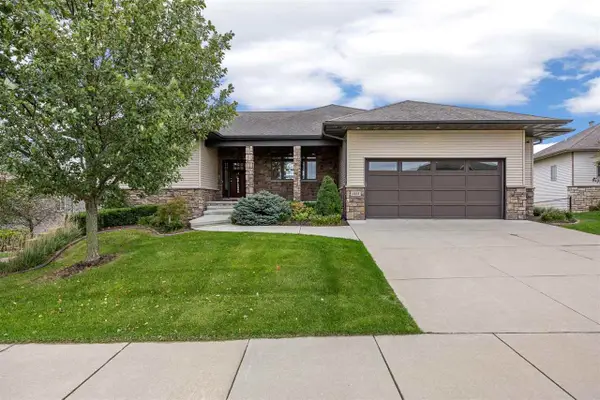 1825 Stone Creek Cir, North Liberty, IA 52317