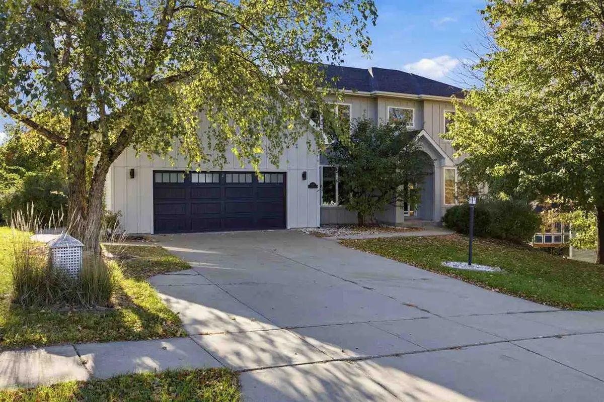 2265 Shropshire Cir, Coralville, IA 52241 - #1