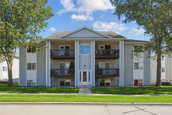560 Augusta Circle #9, North Liberty, IA 52317