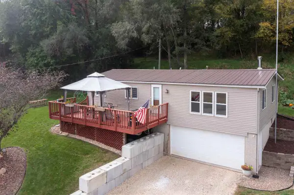 122 Cedar Park Rd, Mt Vernon, IA 52314
