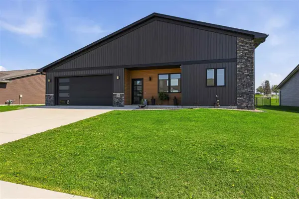 146 Towne Centre Dr, Urbana, IA 52345