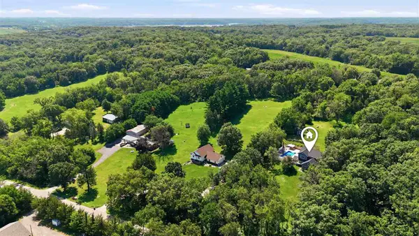 1432 Hickory Hollow Road, Solon, IA 52333