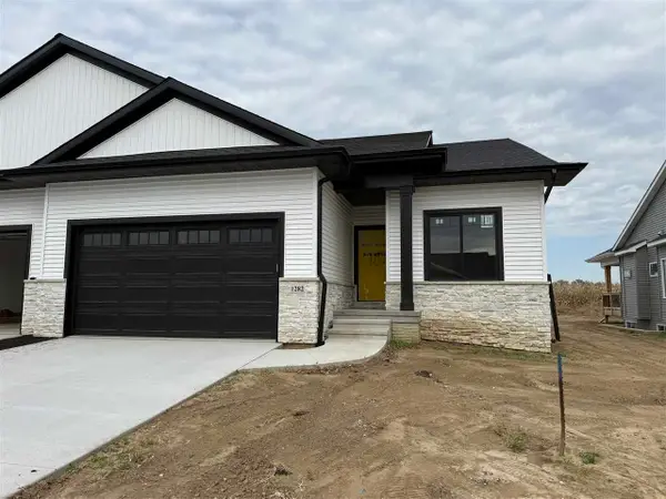 1282 Berkshire Ln, North Liberty, IA 52317