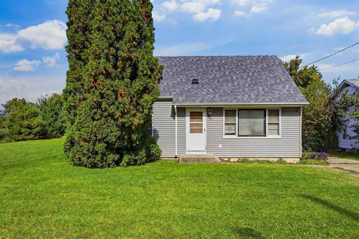 390 SW Wilson Ave, Cedar Rapids, IA 52404 - #1