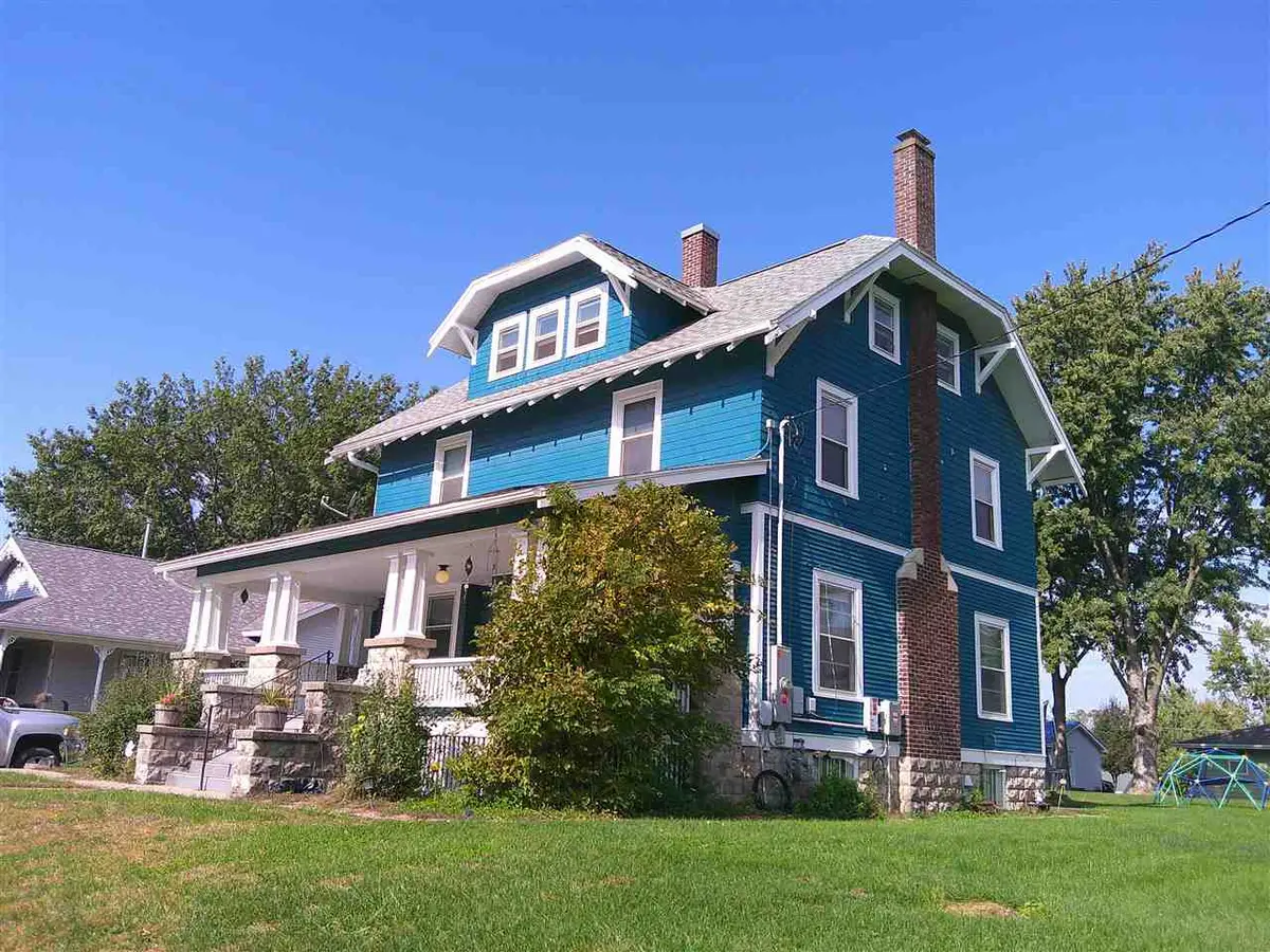 726 W Main St, Washington, IA 52353 - #1
