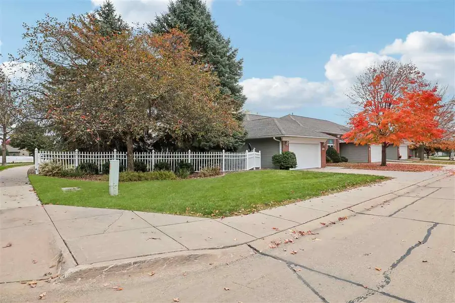 1502 Somerset Ln, Iowa City, IA 52240 - #2