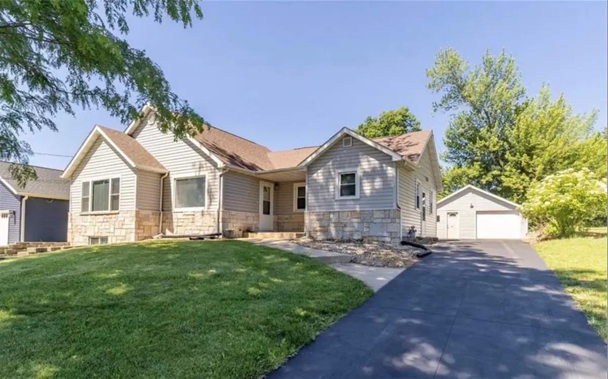 1230 NW Belmont Pkwy, Cedar Rapids, IA 52405 - #1