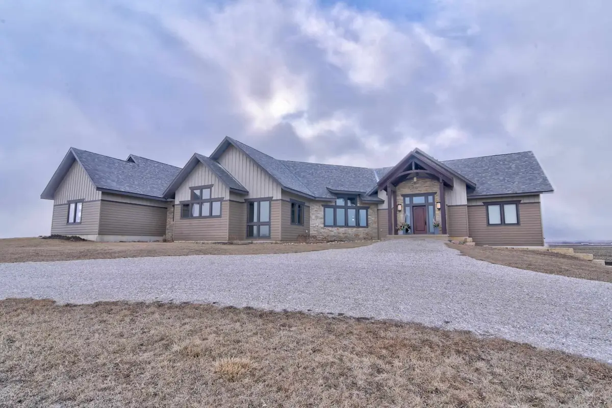 5526 475th Street, West Bend, IA 50597 - Image #1