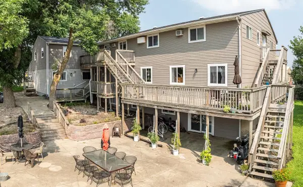 2212 Okoboji Avenue, Milford, IA 51351