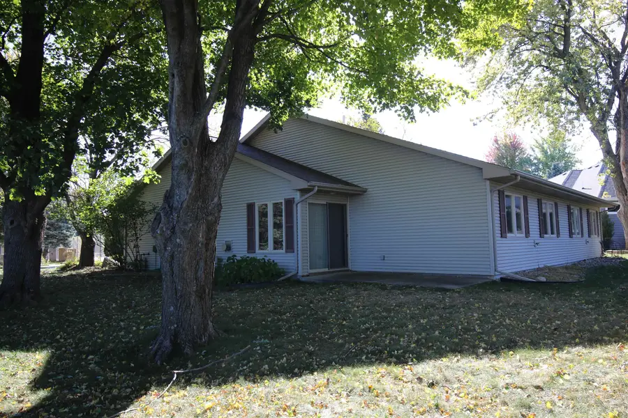 306 Emerald Dr, Arnolds Park, IA 51331 - Image #2