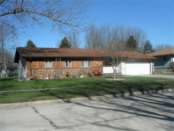 207 N Superior Street, Emmetsburg, IA 50536