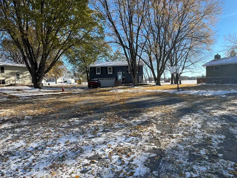 204 Sunset Circle, Emmetsburg, IA 50536 - Image #2