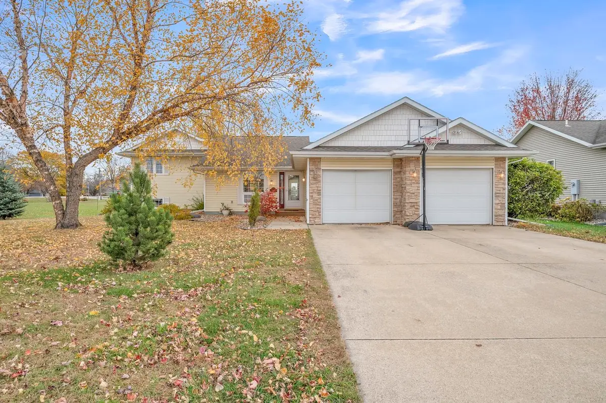 1002 Eloise St, Okoboji, IA 51355 - Image #1