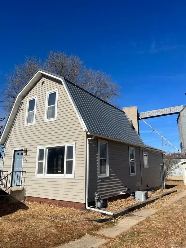 261 State St, Jackson, MN 56143