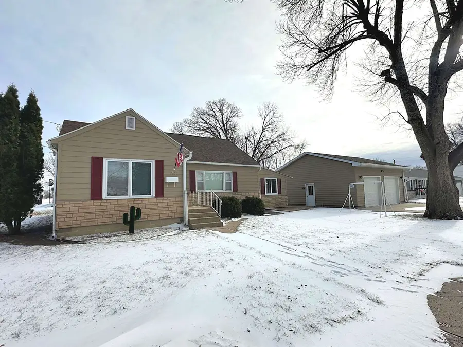 1802 Pleasant Street, Emmetsburg, IA 50536 - Image #2