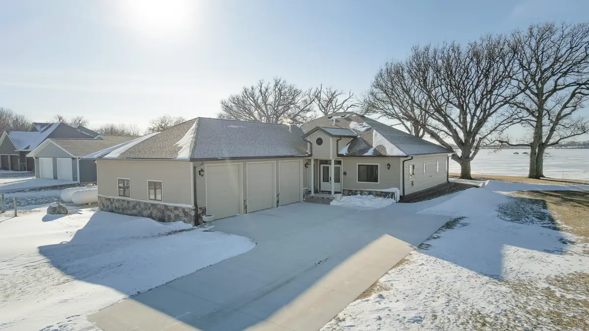 49491 Oak Tree Lane, Jackson, MN 56143 - Image #1
