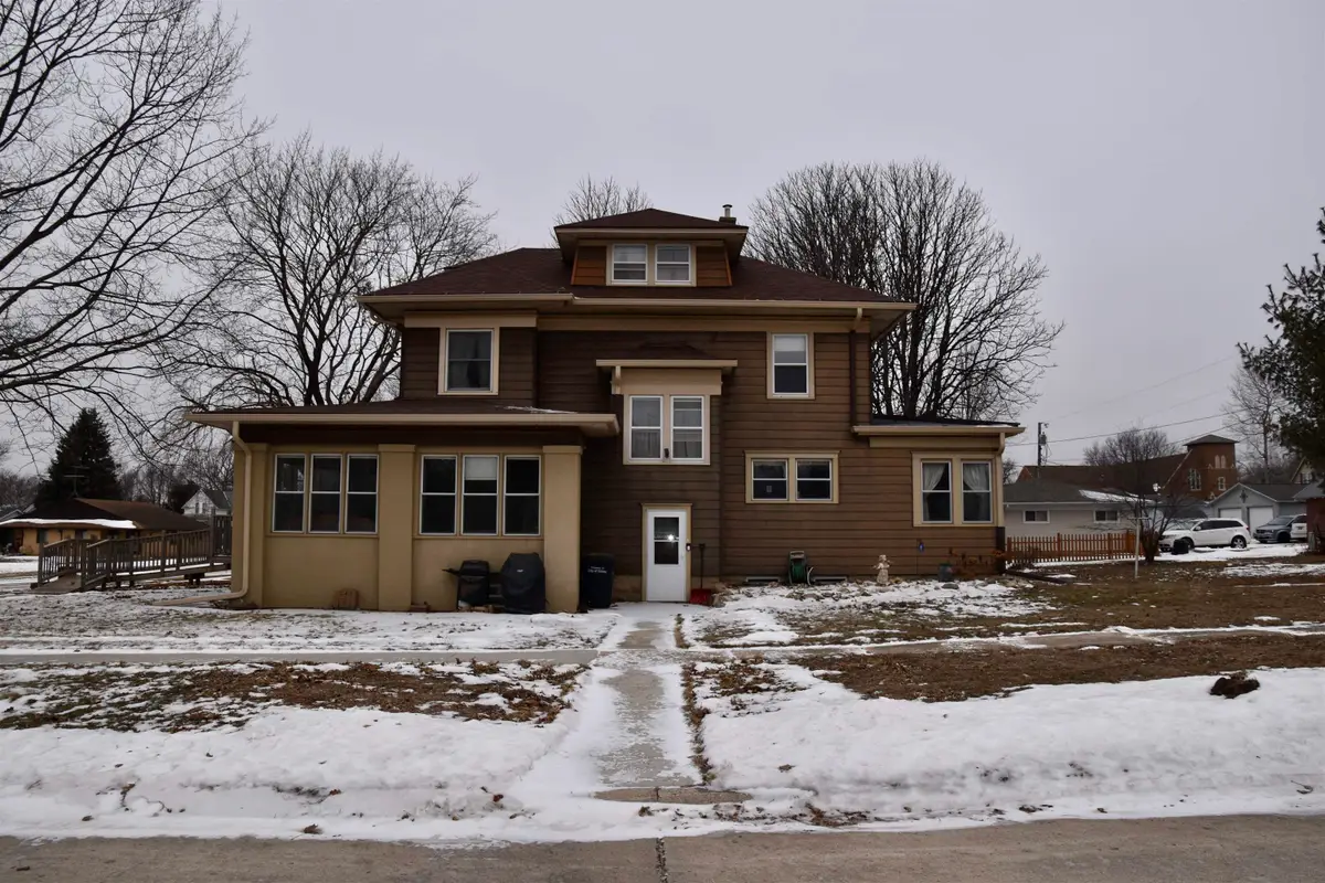 622 7th St, Sibley, IA 51249 - #1