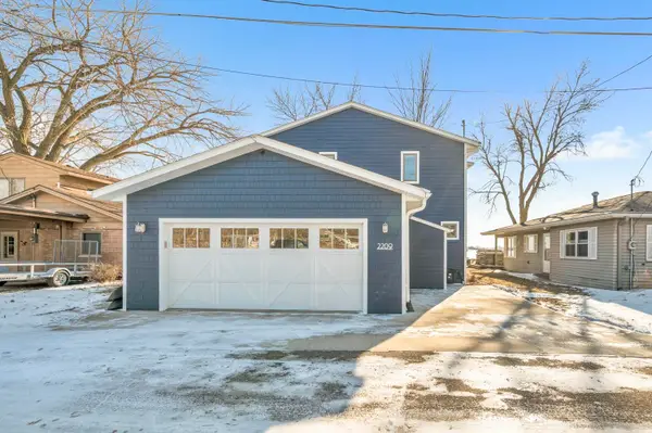 2209 Lakeshore Drive, Wahpeton, IA 51351