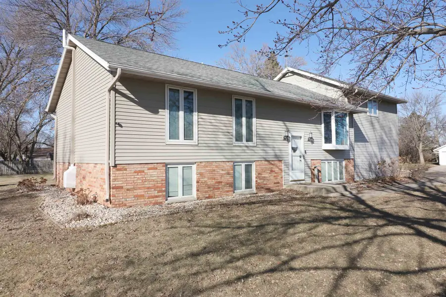 1223 11th Avenue W, Spencer, IA 51301 - #2