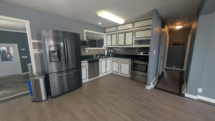 920 E 11th St, Spencer, IA 51301 - #3