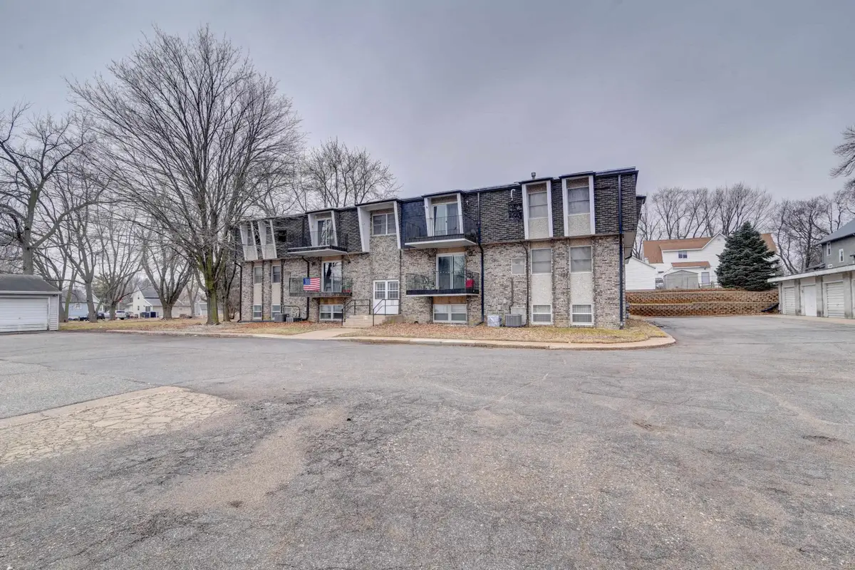 103 N 14th Street #3, Estherville, IA 51334 - #1