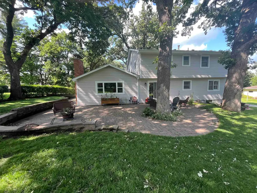 413 8th St, Spirit Lake, IA 51360 - #3