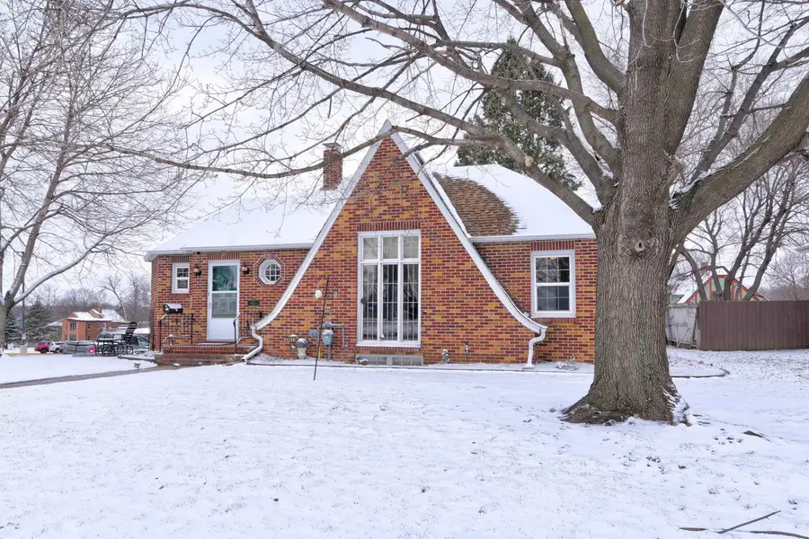 1103 N 9th Street, Estherville, IA 51334 - #2