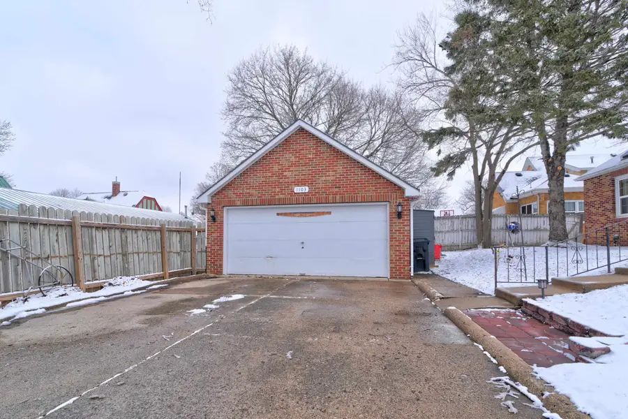 1103 N 9th Street, Estherville, IA 51334 - #3