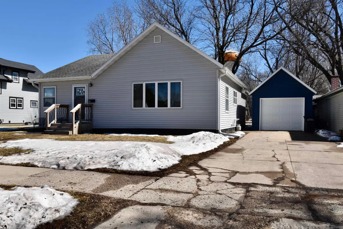 210 4th Ave, Sibley, IA 51249 - #1