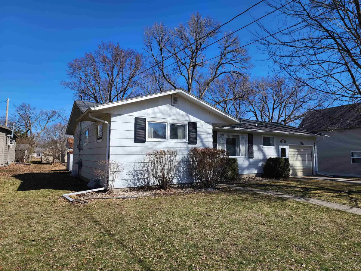 2705 8th Street, Emmetsburg, IA 50536 - #1