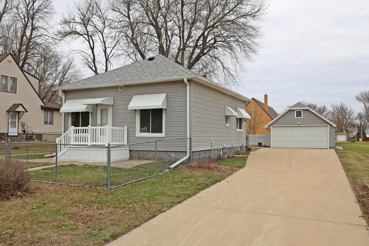 403 B Avenue E, Lake Park, IA 51347 - #1