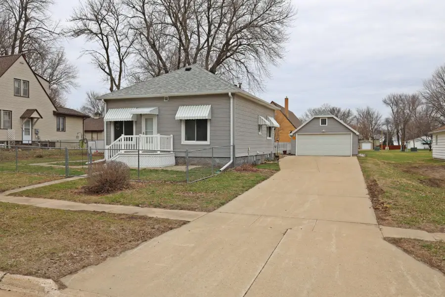 403 B Avenue E, Lake Park, IA 51347 - #2