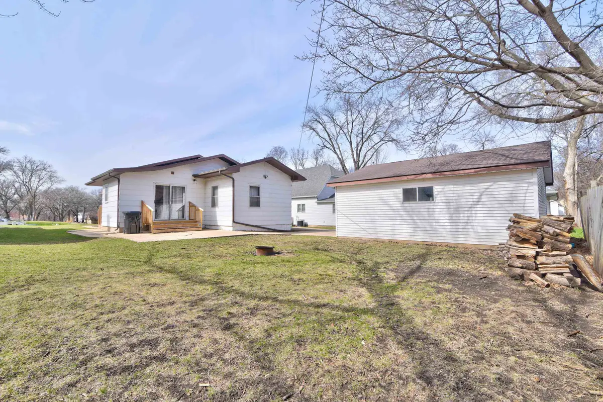 916 N 6th Street, Estherville, IA 51334 - #1