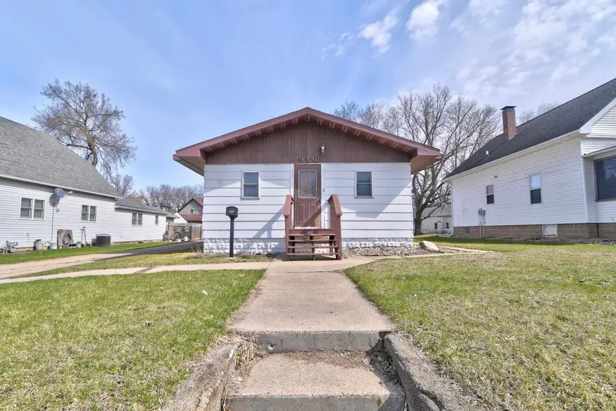 916 N 6th Street, Estherville, IA 51334 - #3