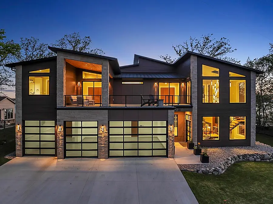 2411 Lakeshore Drive, Wahpeton, IA 51351 - #2