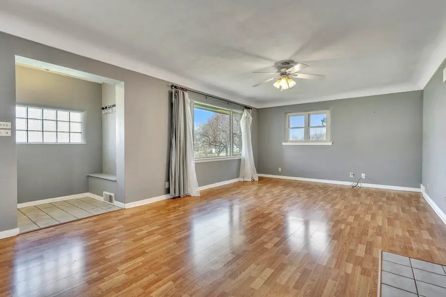 215 N 14th Street, Estherville, IA 51334 - #3