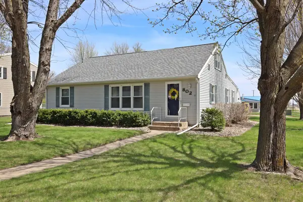 802 N 14th Street, Estherville, IA 51334