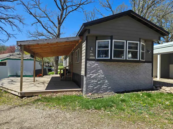 1001 Lake Shore Drive #1E, Okoboji, IA 51355