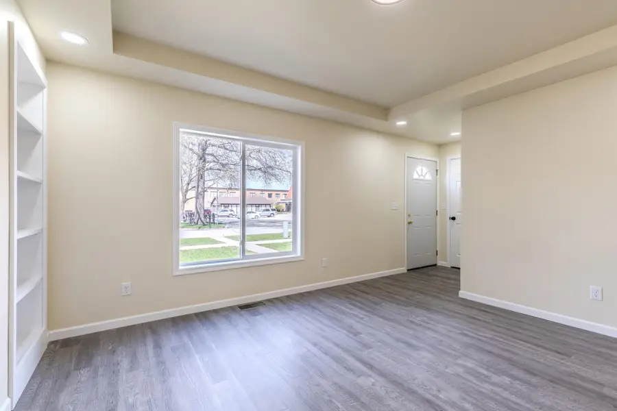 220 W 3rd St, Spencer, IA 51301 - #2