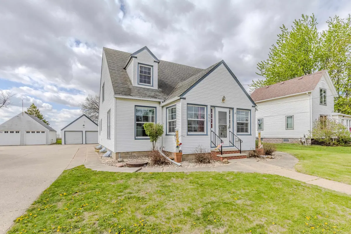 551 1st St Se, Hartley, IA 51346 - #1