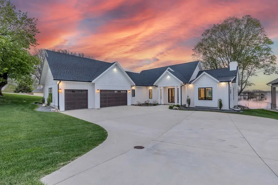 2720 Breezy Heights, Wahpeton, IA 51351 - #2