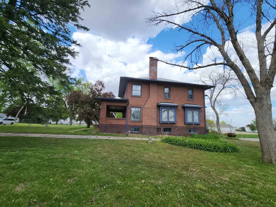 410 S 2nd Street, Mallard, IA 50562 - #3