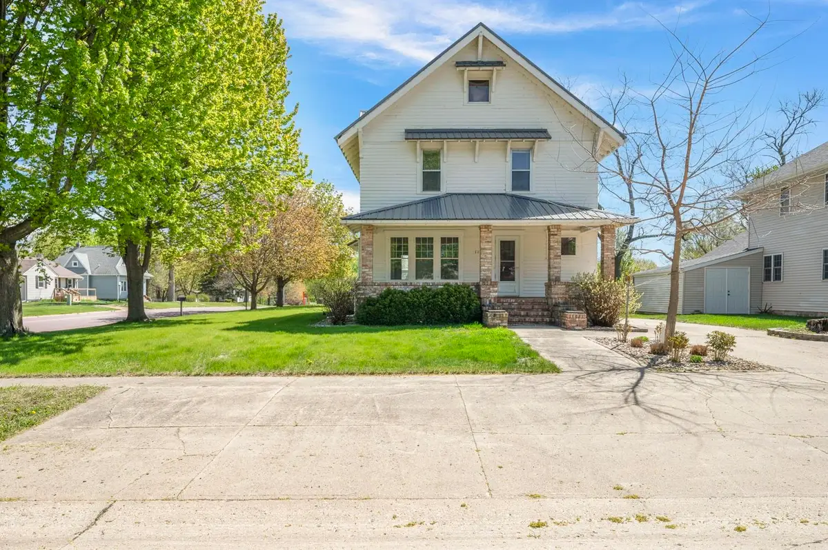 114 E 4th Street, Lake Park, IA 51347 - #1