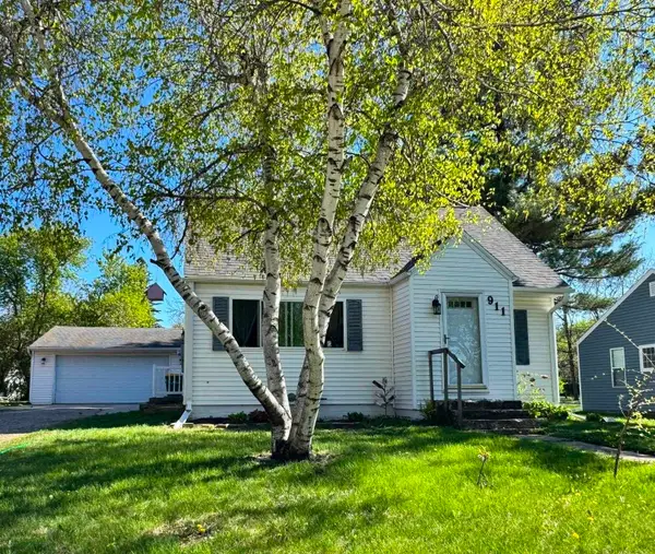 911 11th Street, Spirit Lake, IA 51360