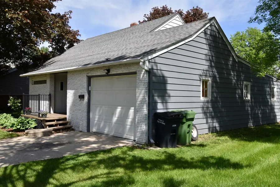 920 8th Street, Sibley, IA 51249 - #2