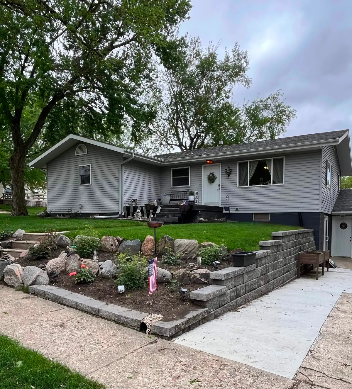 205 W Lost Island St, Graettinger, IA 51342 - #1
