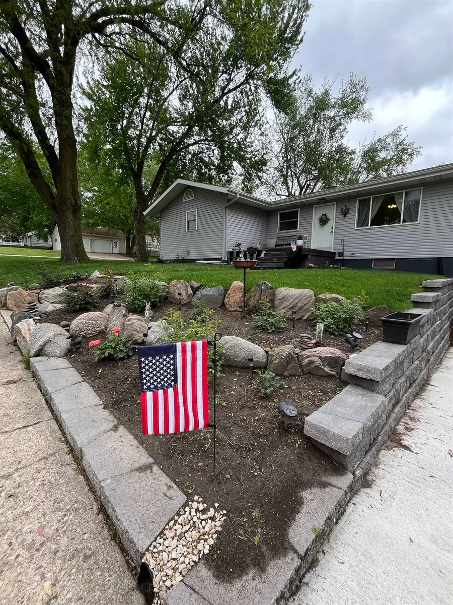205 W Lost Island St, Graettinger, IA 51342 - #3