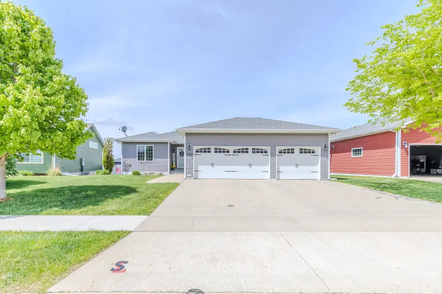 3622 Keokuk Ave, Spirit Lake, IA 51360 - #2