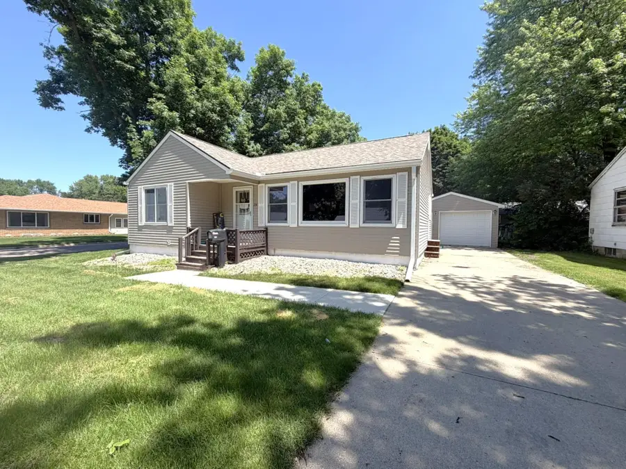 214 N 15th Street, Estherville, IA 51334 - #2