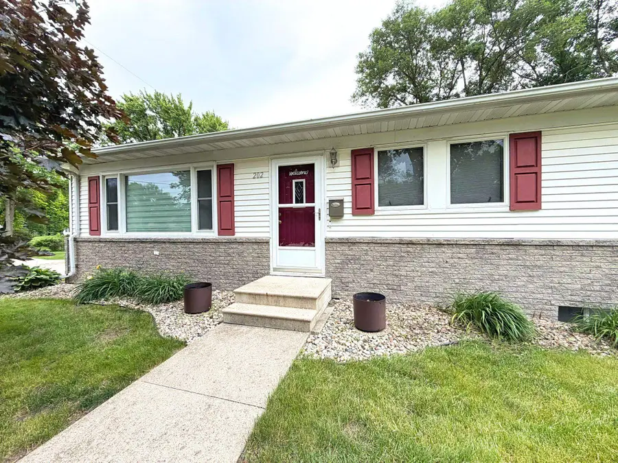 202 State Street, Emmetsburg, IA 50536 - #2